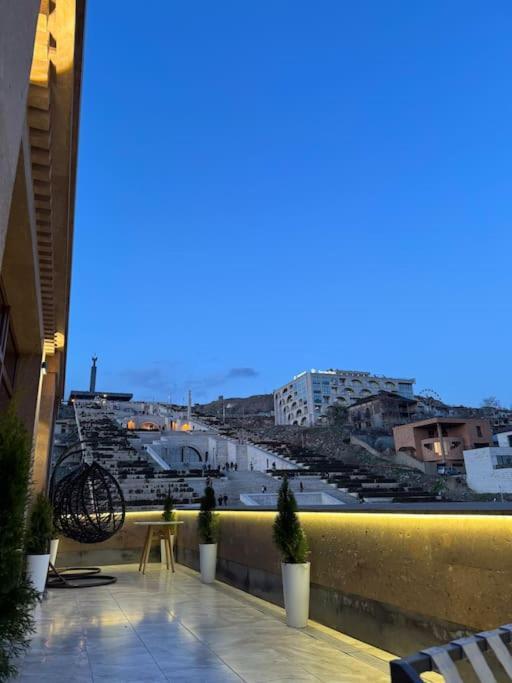 Touch The Sky Apartment Ереван Экстерьер фото