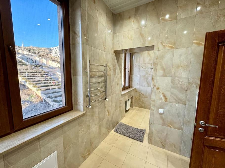Touch The Sky Apartment Ереван Экстерьер фото